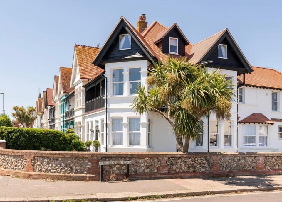 147 By The Sea Apartment in Worthing