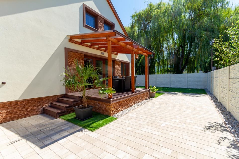 Property building, Day, Garden, Garden view