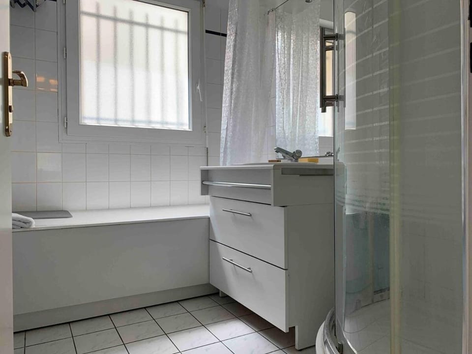 Quiet in Poissy city center for work or family stay Apartment in Poissy