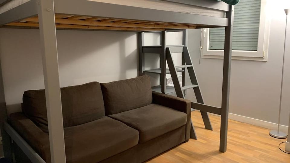 Quiet in Poissy city center for work or family stay Apartment in Poissy