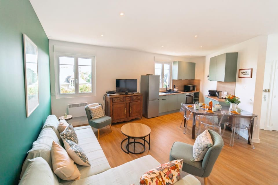 Communal lounge/ TV room, Kitchen or kitchenette, Living room, Seating area