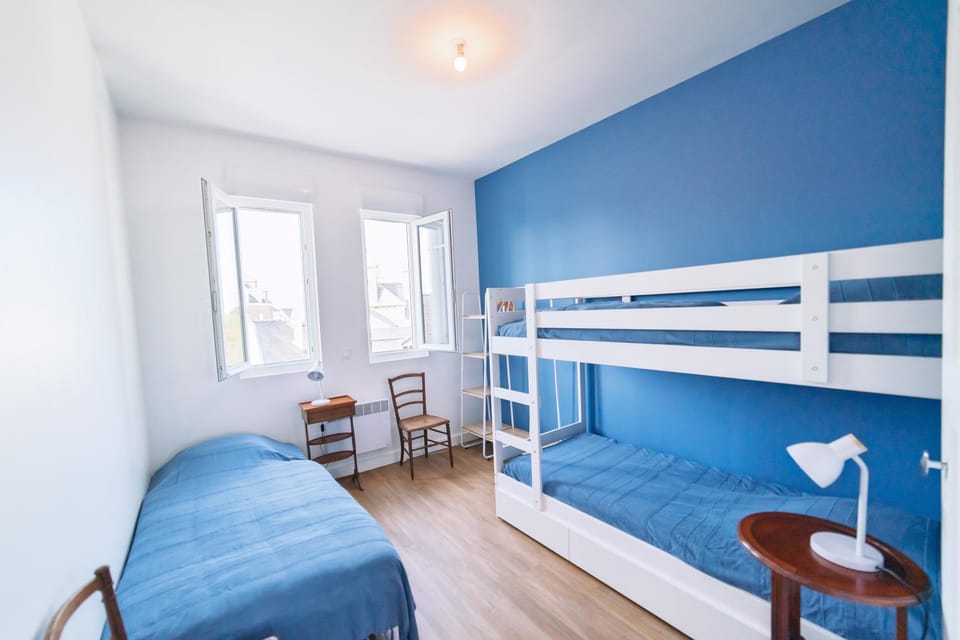 Photo of the whole room, Bedroom, bunk bed