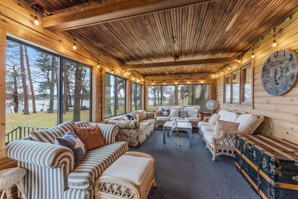 Serpent Lake Getaway House in Crosby