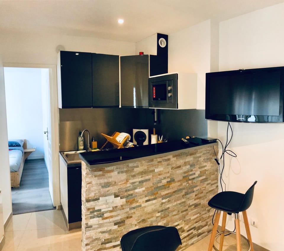 TV and multimedia, Kitchen or kitchenette, Dining area, minibar, stove
