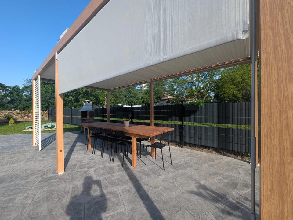 Patio, Day, Balcony/Terrace, Dining area