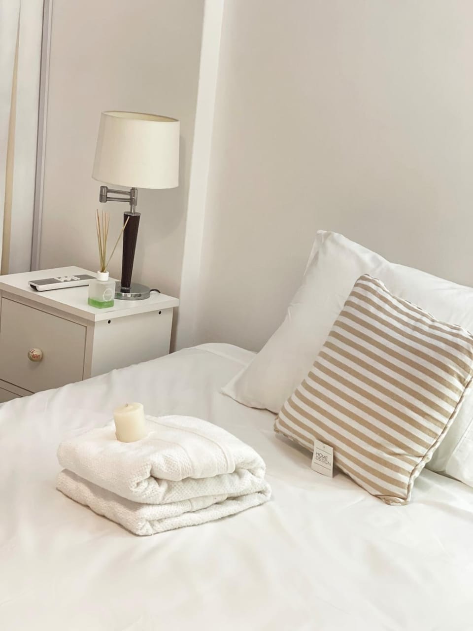 Bed, Photo of the whole room, Bedroom, towels