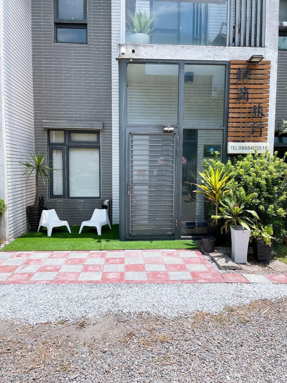 Facade/entrance