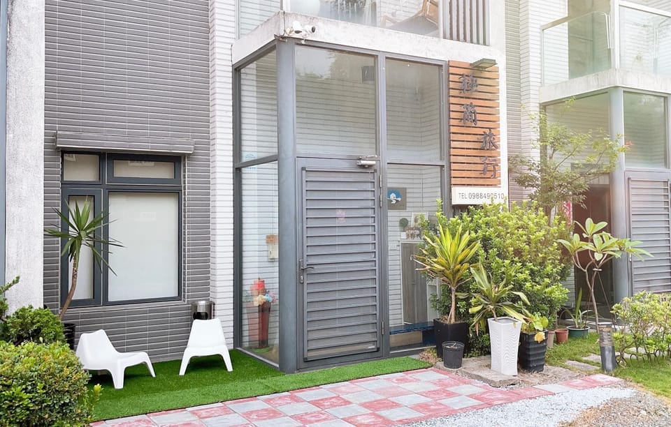 Patio, Facade/entrance