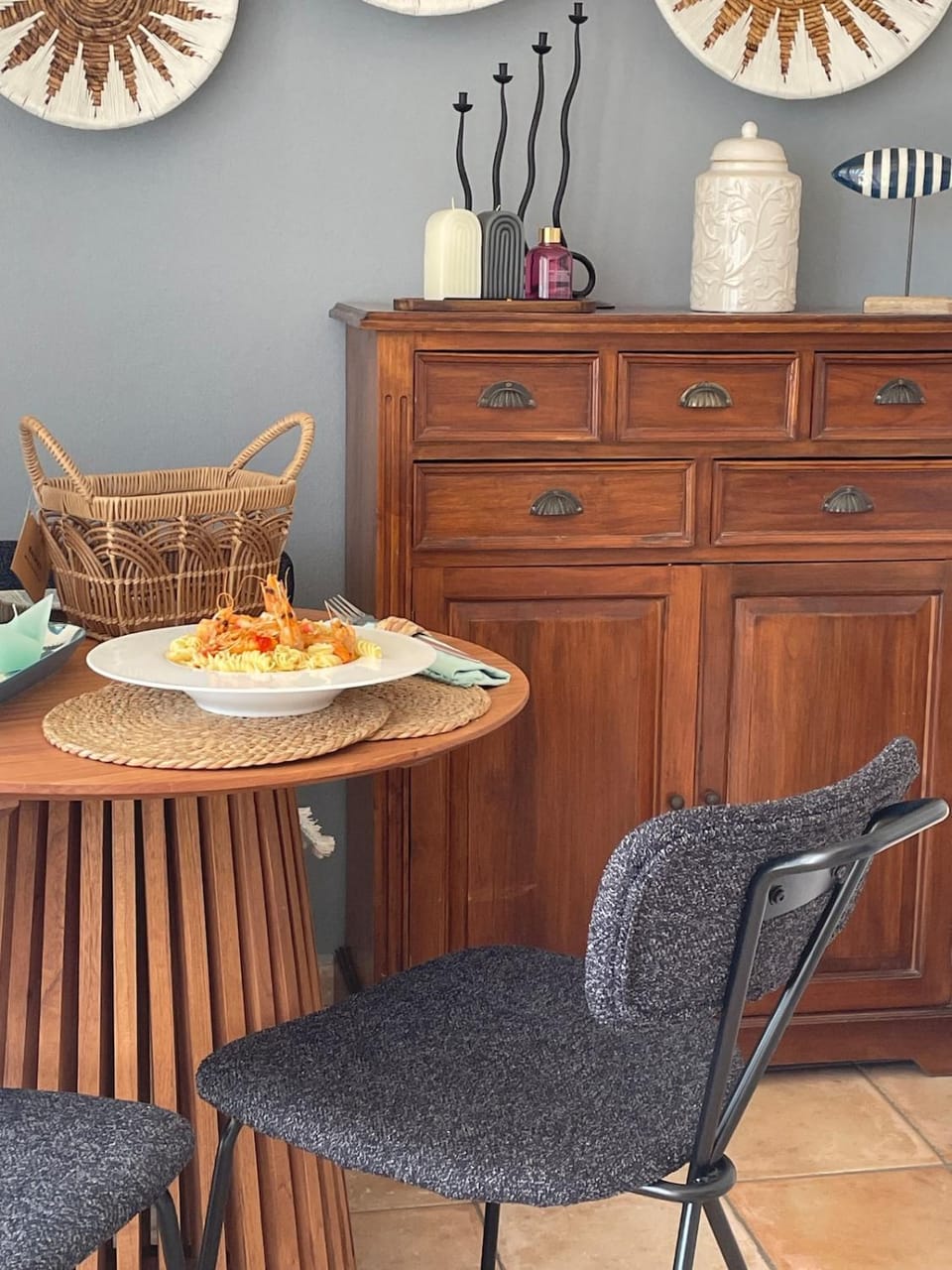 Dining area, Food