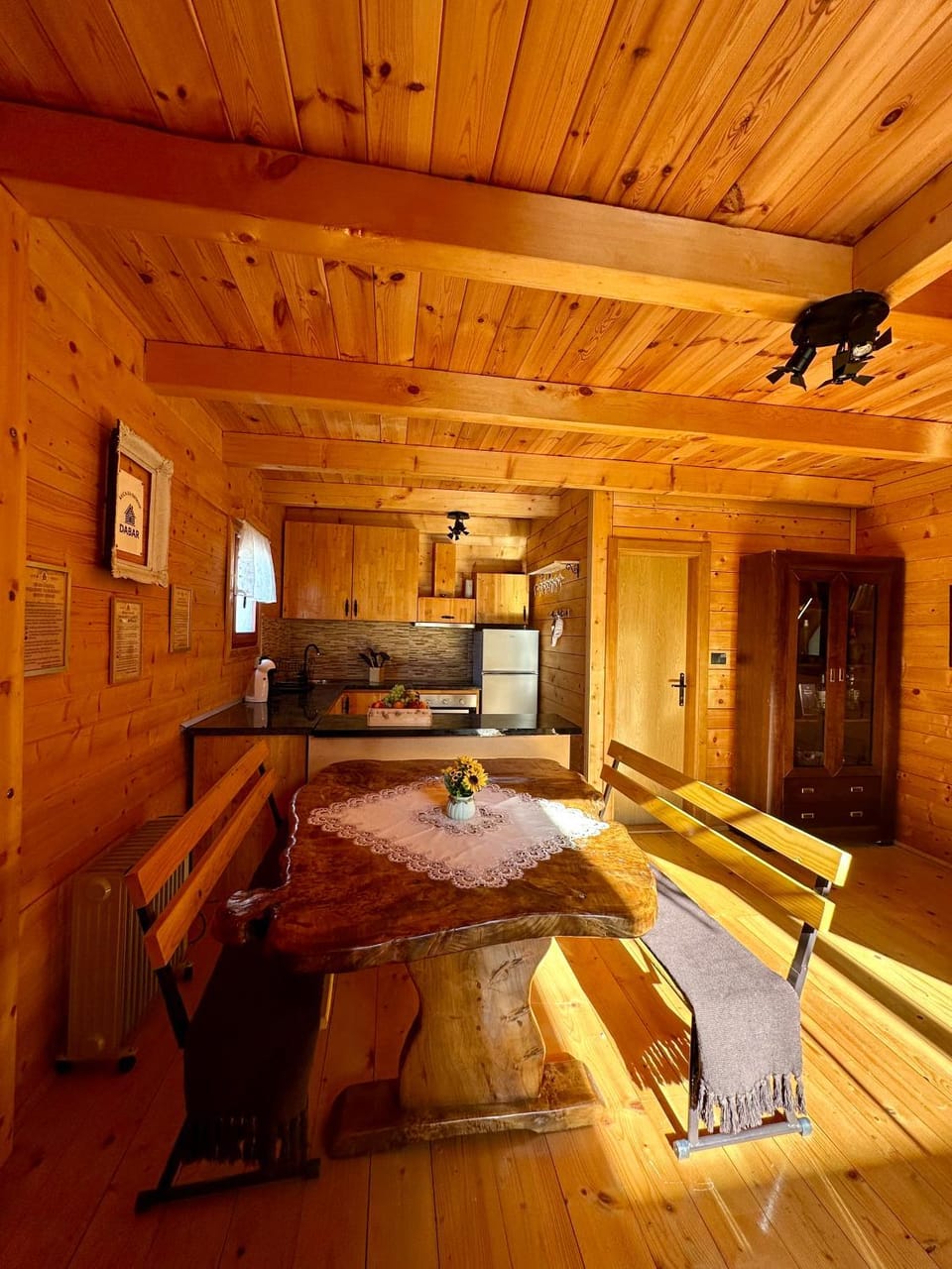 Seating area, Dining area