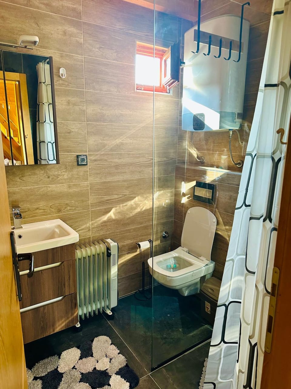 Shower, Toilet, Bathroom, towels