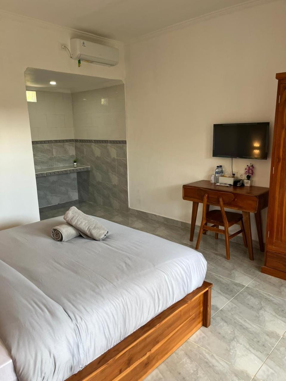 Bed, TV and multimedia, Photo of the whole room, Bedroom, air conditioner