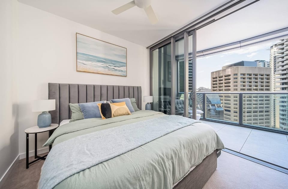 Bed, Night, View (from property/room), Bedroom, City view