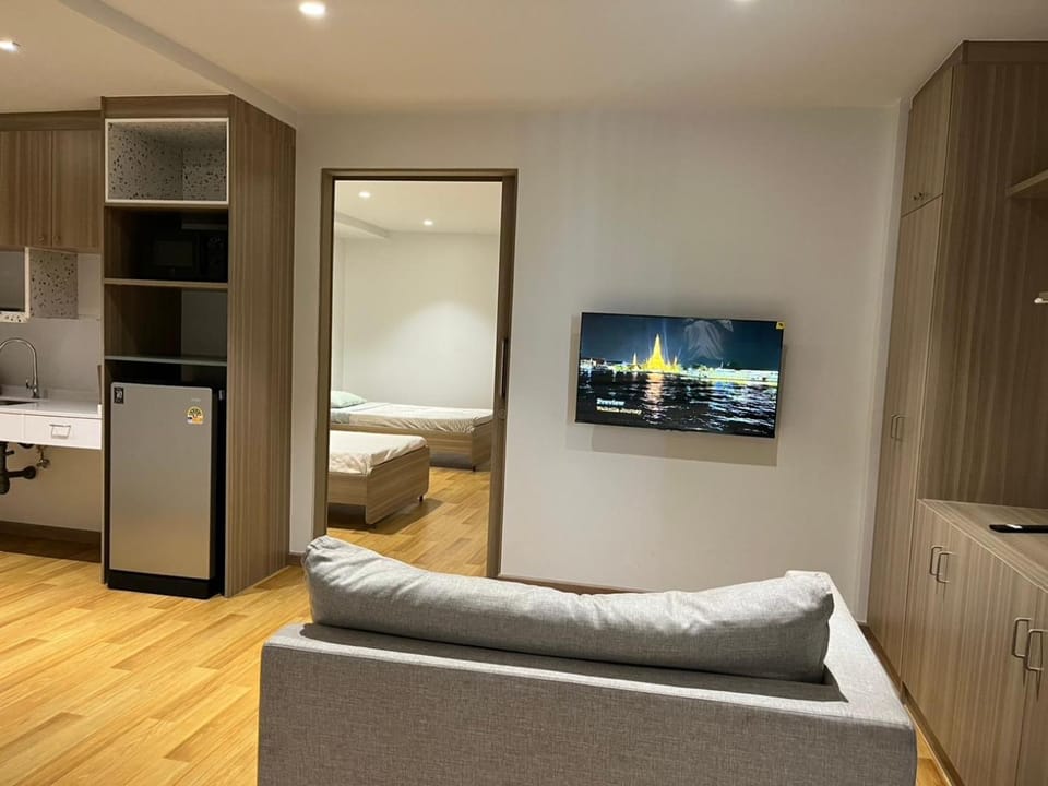 TV and multimedia, Kitchen or kitchenette, Living room, Seating area