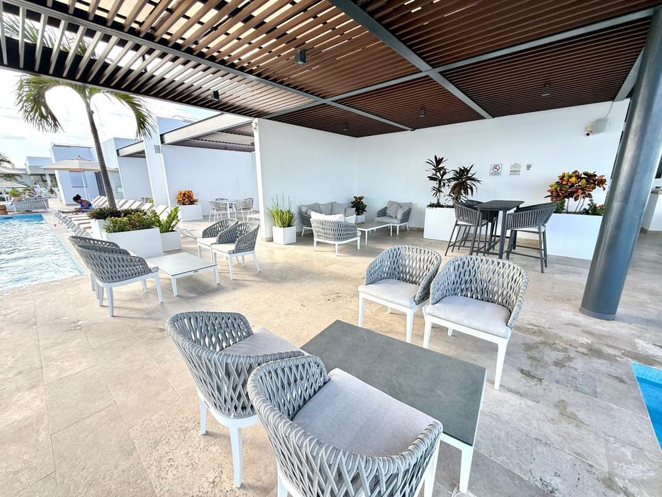 Lounge or bar, sunbed