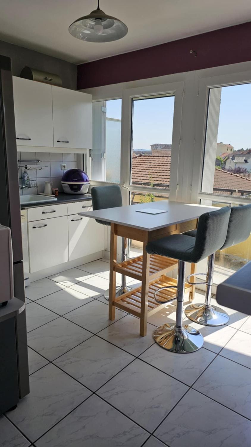 Kitchen or kitchenette, Dining area, stove