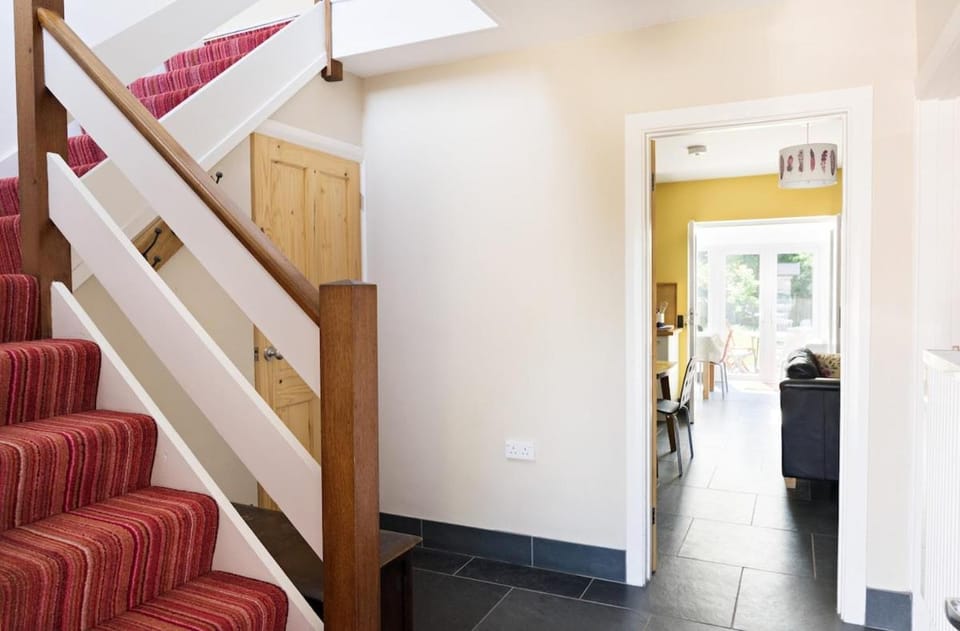 Holly Cottage - cosy three-bed house with sea views House in Wales
