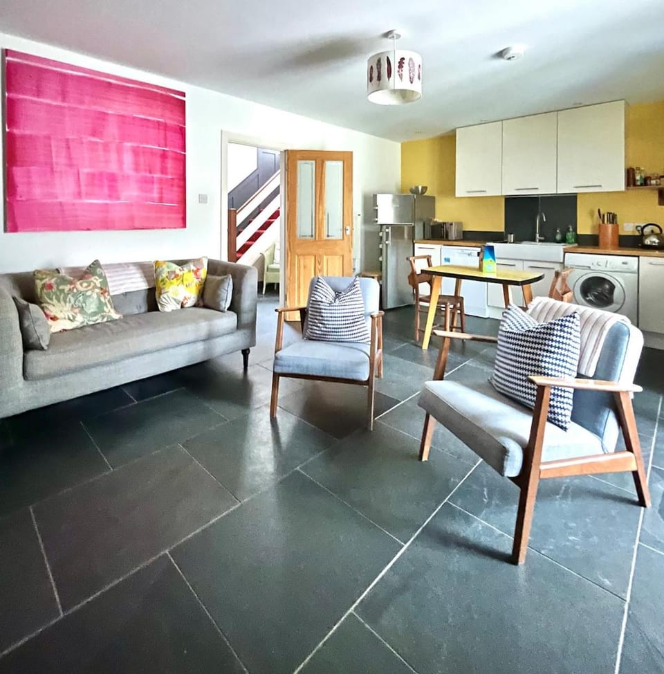 Holly Cottage - cosy three-bed house with sea views House in Wales