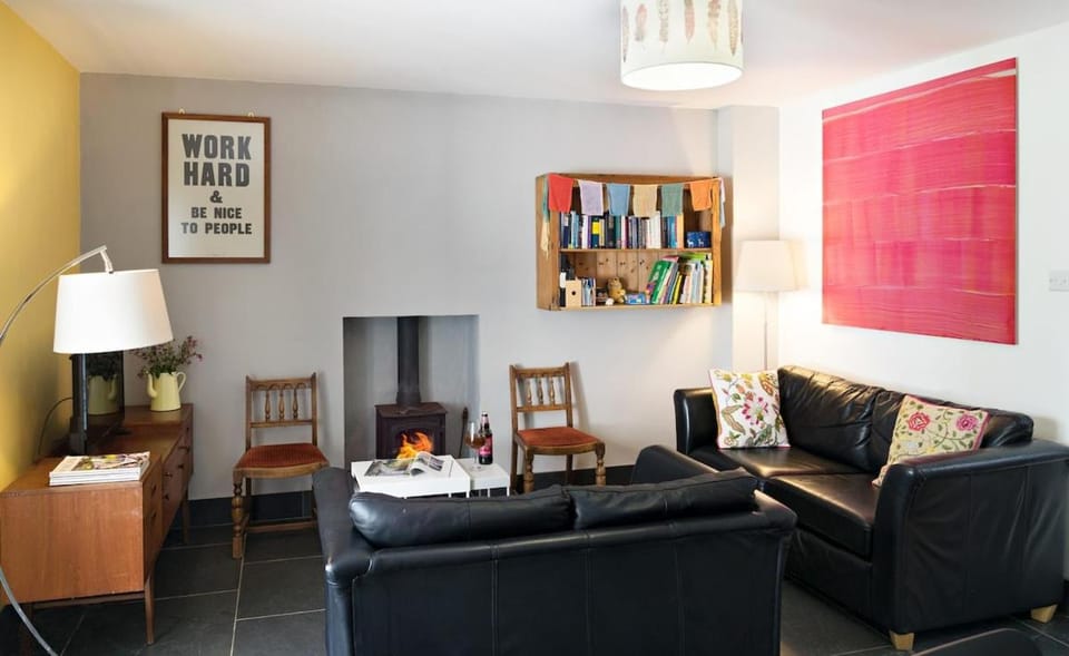 Holly Cottage - cosy three-bed house with sea views House in Wales