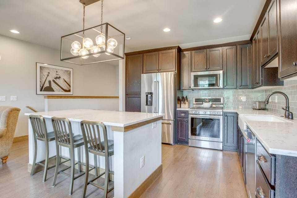 2 Mi to Fraser River Trail: Townhome w/ Hot Tub! House in Fraser