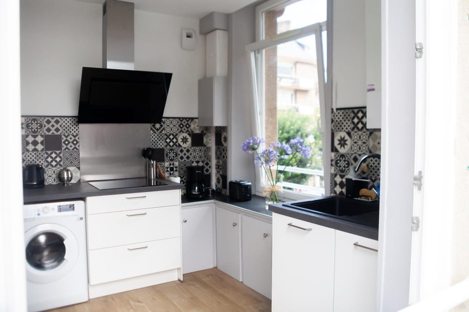 Kitchen or kitchenette, dishwasher, oven, stove