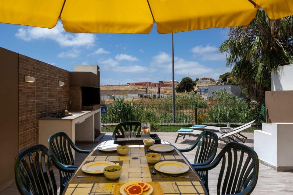 Patio, Day, Seating area, sunbed
