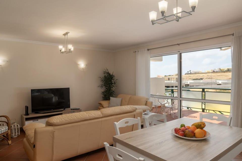 TV and multimedia, Balcony/Terrace, Living room, Seating area, Dining area