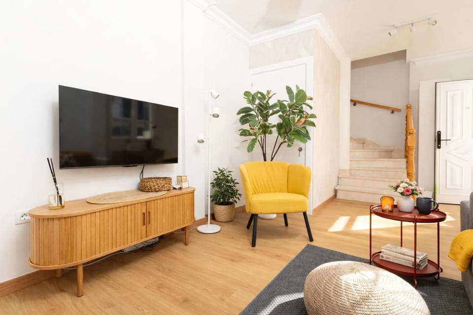 Communal lounge/ TV room, TV and multimedia, Living room, Seating area