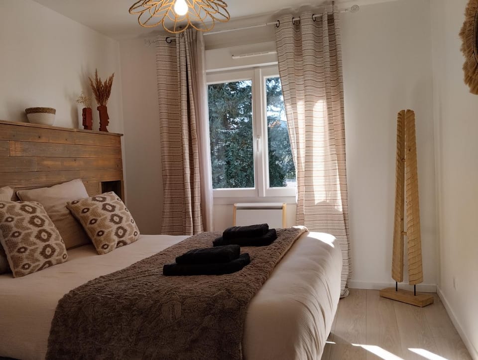 Bed, Photo of the whole room