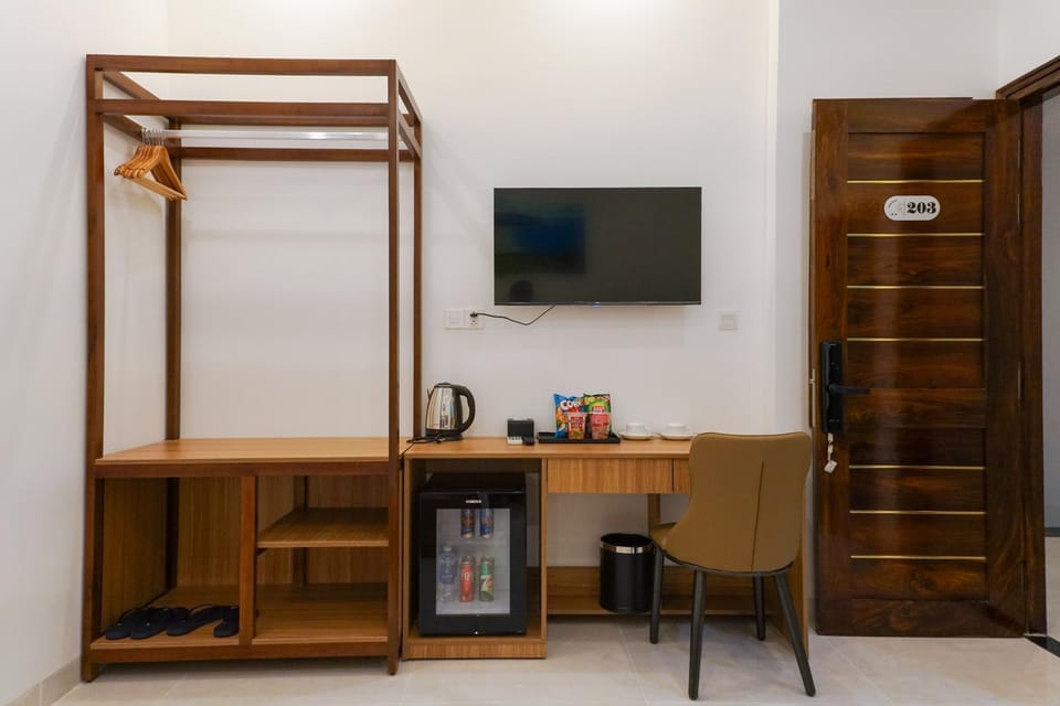 minibar, wardrobe