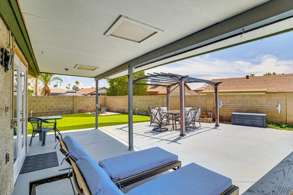 Welcoming Group Getaway w/ Pool & Patio in Peoria! House in Glendale
