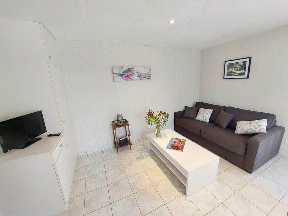 Communal lounge/ TV room, TV and multimedia, Living room, Evening entertainment