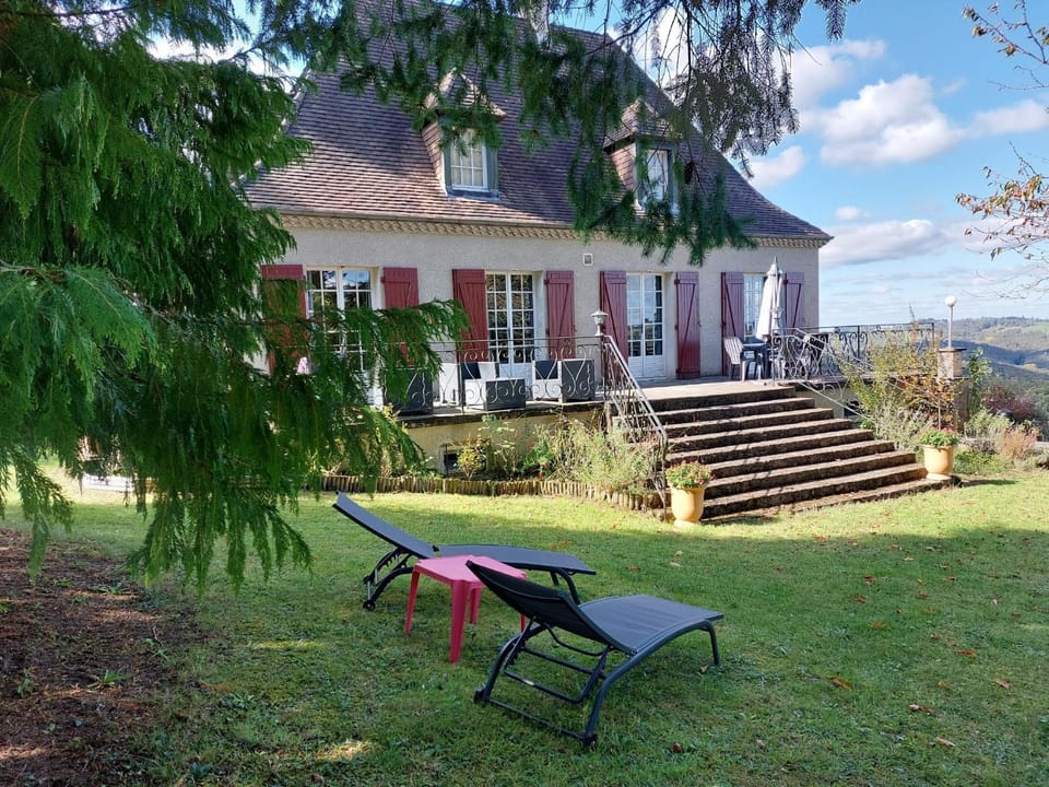 Property building, Garden, Garden view, sunbed