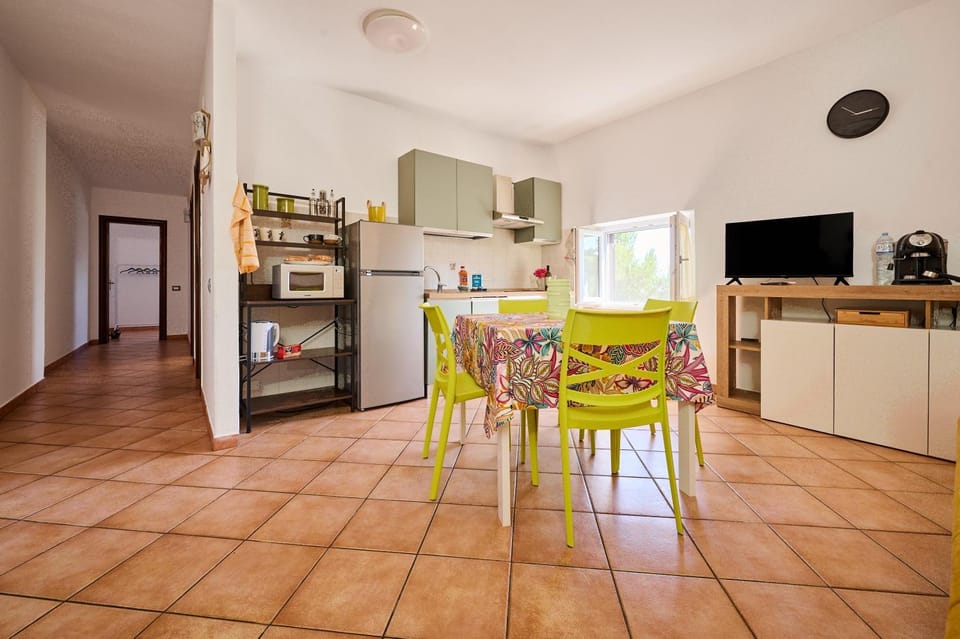 Property building, Kitchen or kitchenette, Living room