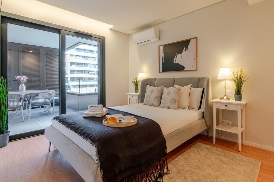 Bed, Balcony/Terrace, Bedroom, towels, air conditioner