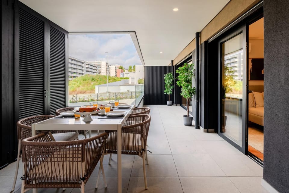 Patio, View (from property/room), Balcony/Terrace, Living room, Seating area, Dining area