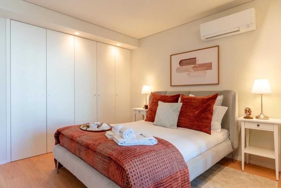 Bed, Bedroom, towels, wardrobe, air conditioner