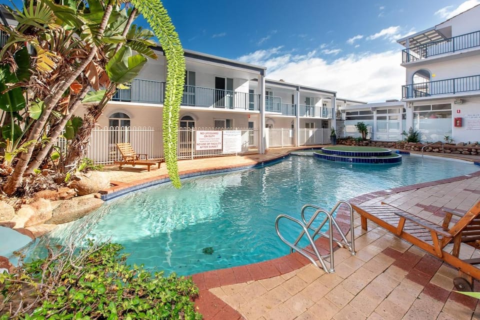 Luxury Lagoon Ocean Escape - 2BR Sofabed Sleep 6! Apartment hotel in Perth