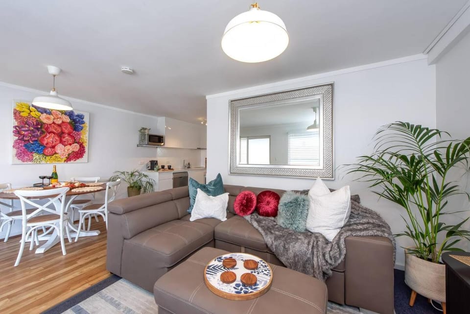 Luxury Lagoon Ocean Escape - 2BR Sofabed Sleep 6! Apartment hotel in Perth