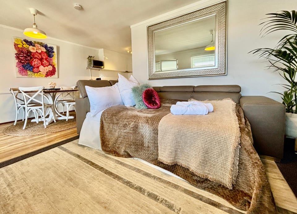 Luxury Lagoon Ocean Escape - 2BR Sofabed Sleep 6! Apartment hotel in Perth