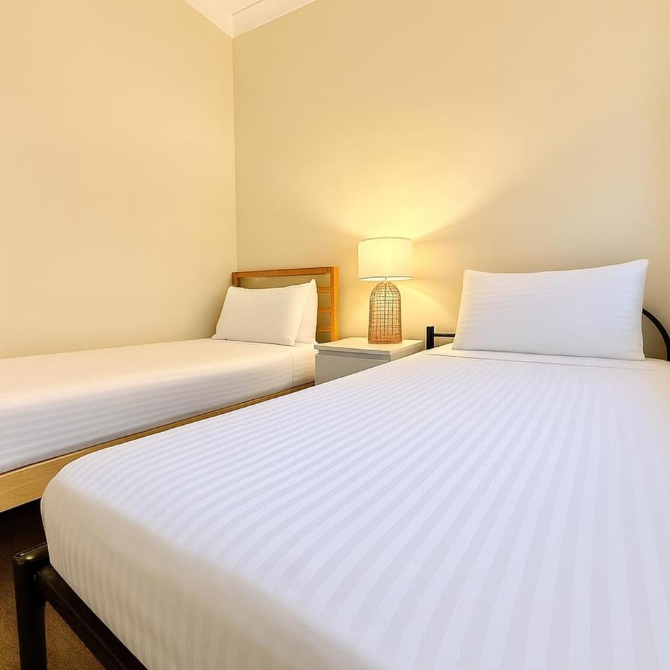 Innaloo Family Oasis 3BR 2BA 2PKG House in Perth