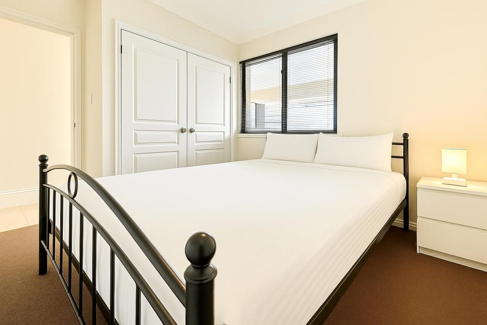 Innaloo Family Oasis 3BR 2BA 2PKG House in Perth