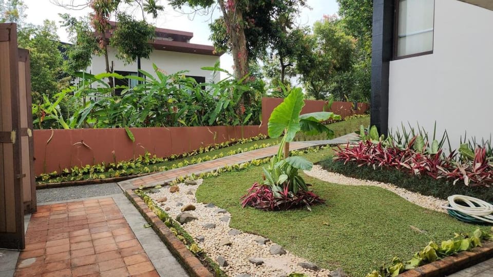 THE MARIS 3BR Villa Vimala Hills House in West Java