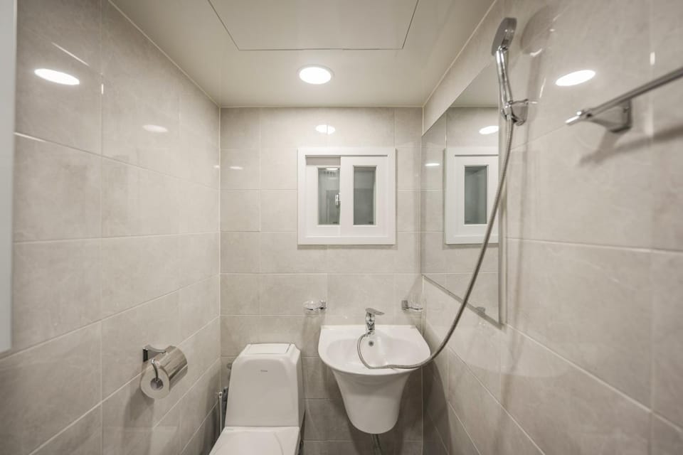 Shower, Toilet, Bathroom