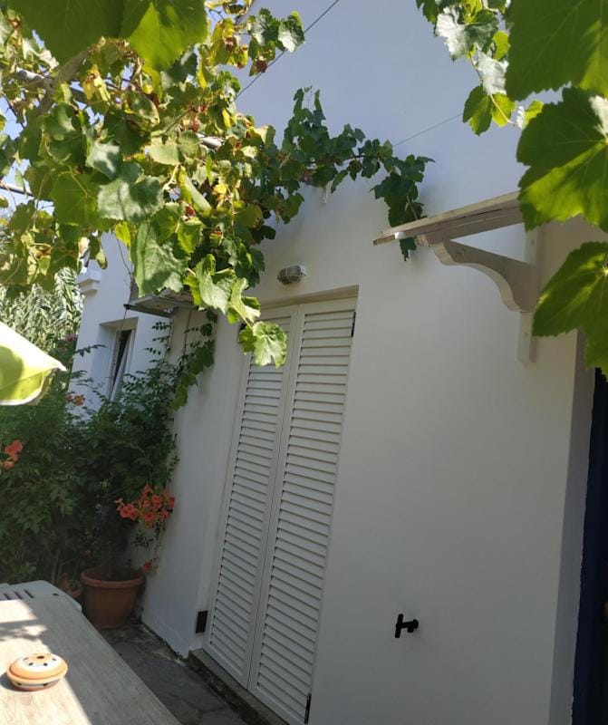 Kleines gemütliches Studio mit Terrasse, im Grünen gelegen Apartment in Peloponnese, Western Greece and the Ionian