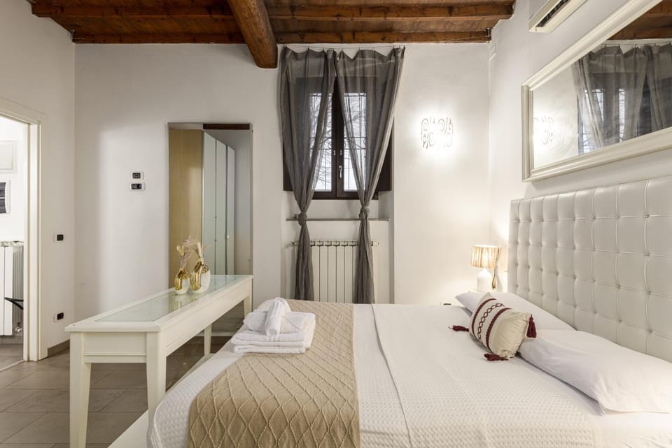 Family Apartment 10 Min from Duomo with 2 Bathrooms and AC Apartment in Florence