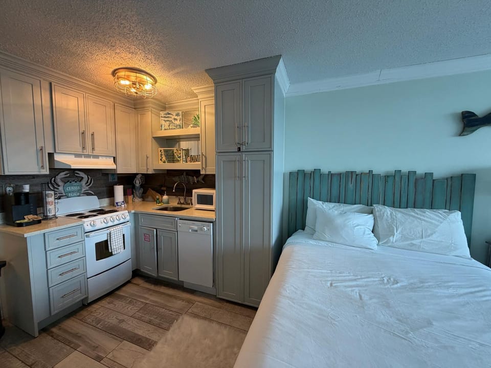 Renovated Beach Front Condo - Top of the Gulf 302 House in Panama City Beach