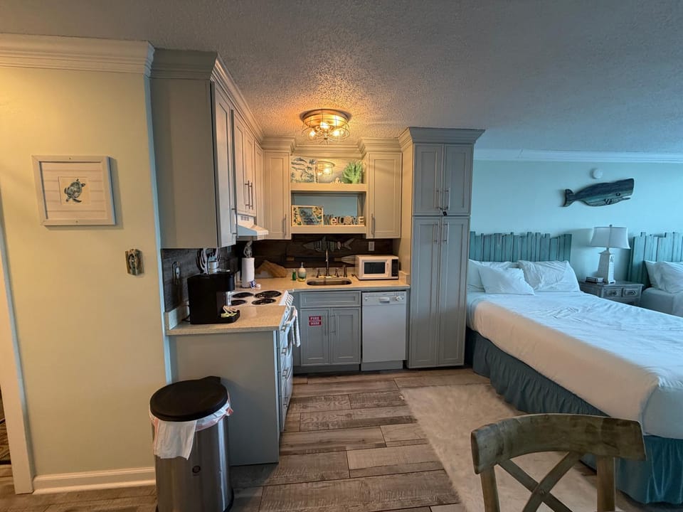 Renovated Beach Front Condo - Top of the Gulf 302 House in Panama City Beach