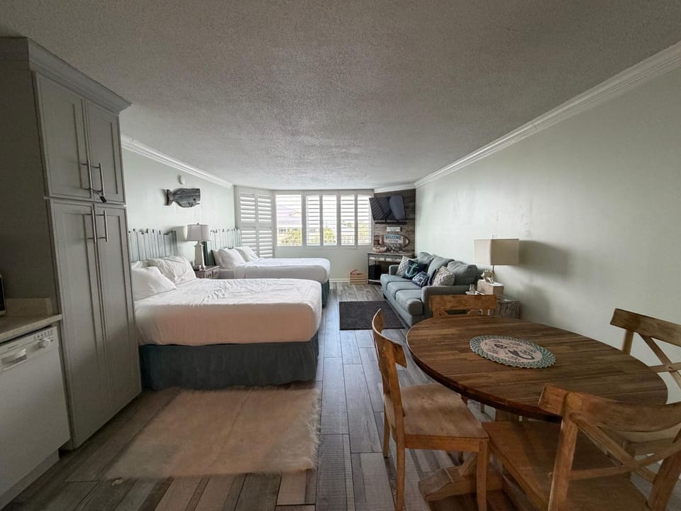 Renovated Beach Front Condo - Top of the Gulf 302 House in Panama City Beach
