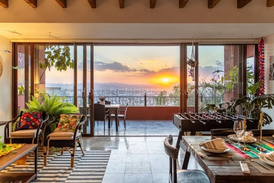 Epic San Miguel Sunset Views, Kid-friendly, Centro House in San Miguel de Allende